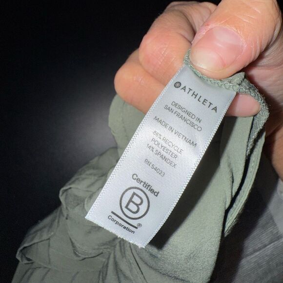 Athleta Tribeca Utility crop Pants in Laurel Olive Green Women’s size 2 EUC - Picture 7 of 10